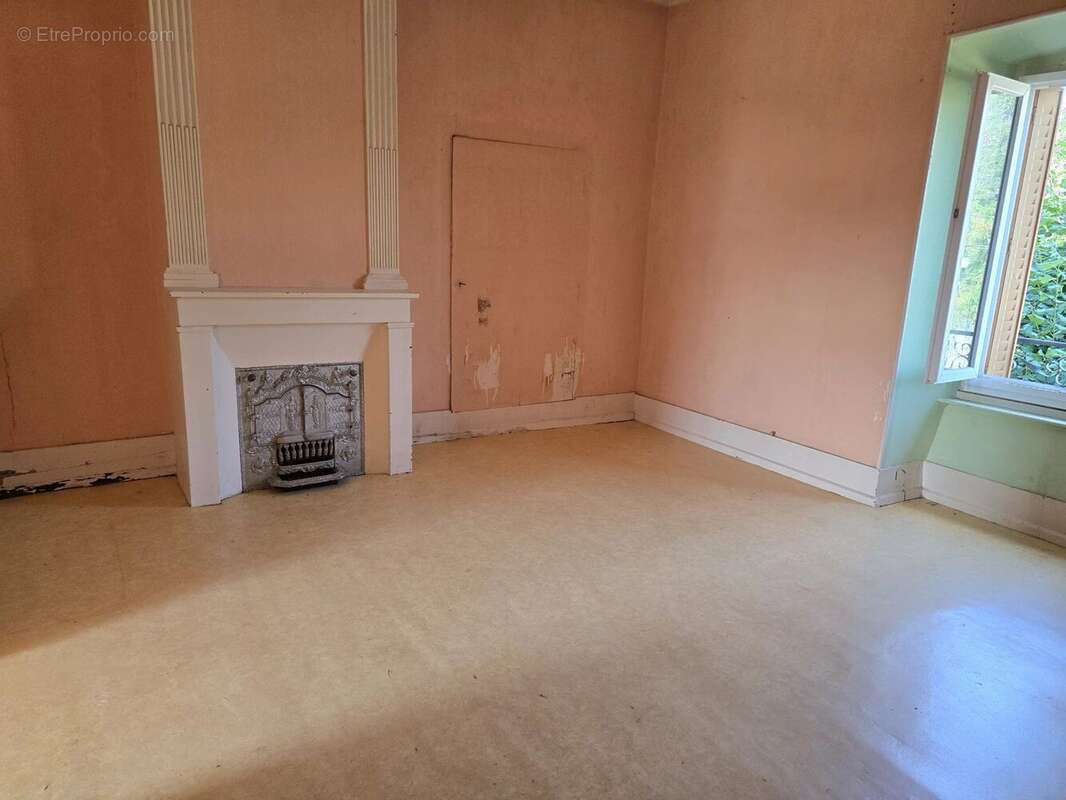 Appartement à AUZAT-LA-COMBELLE