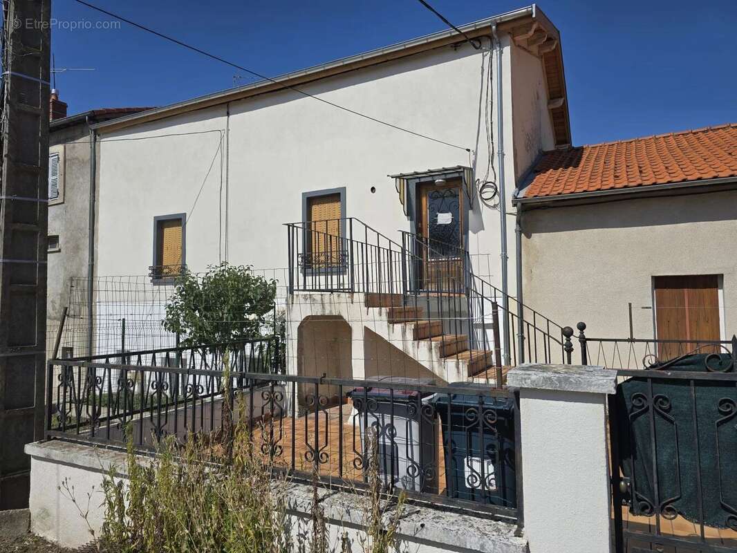 Appartement à AUZAT-LA-COMBELLE