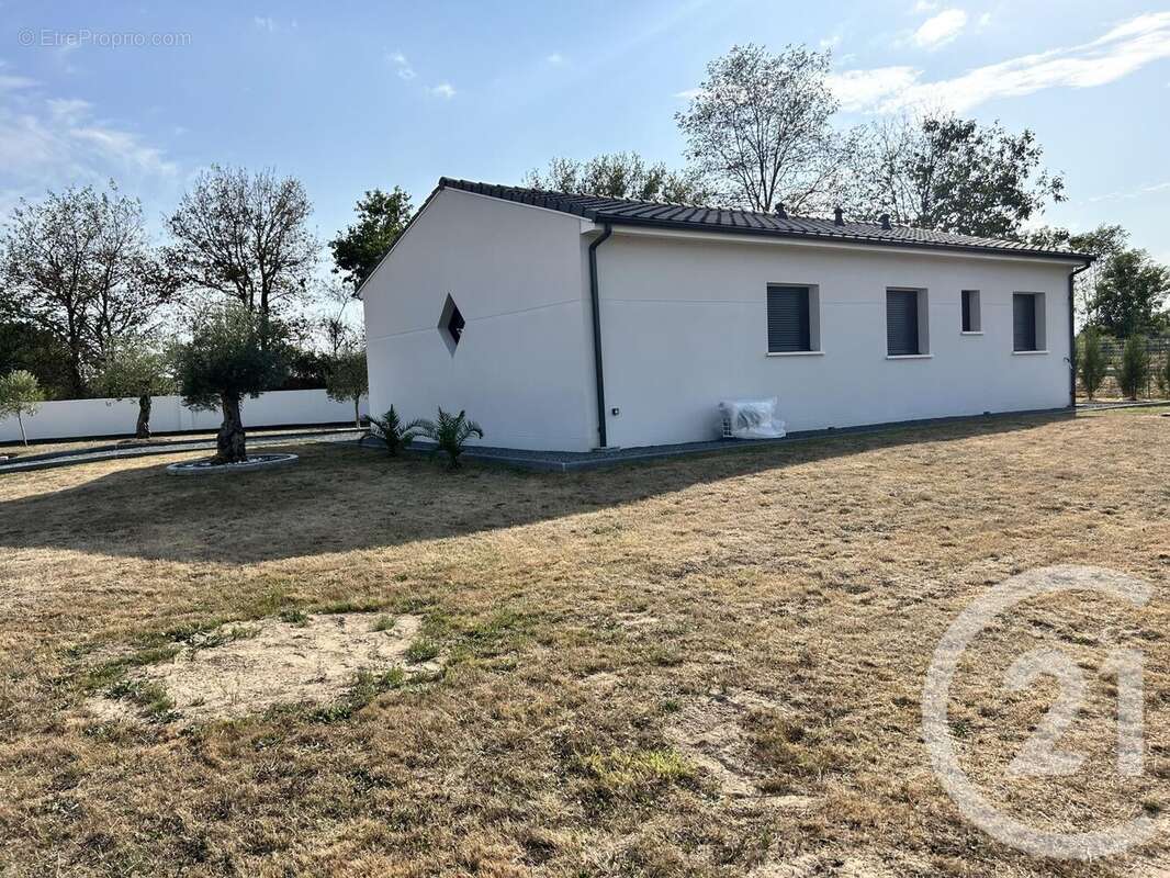 Maison à SAINT-PIERRE-DU-PALAIS