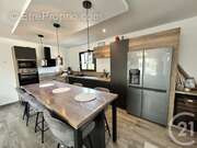 Maison à SAINT-PIERRE-DU-PALAIS