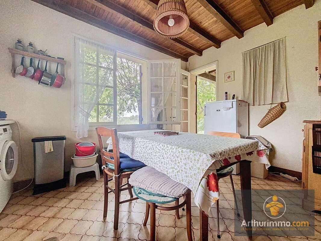 Maison à SAINT-CHAMASSY