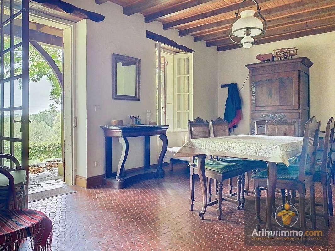 Maison à SAINT-CHAMASSY