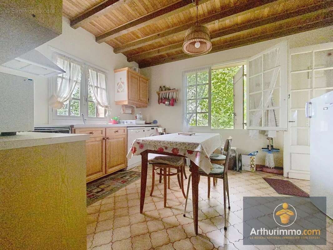 Maison à SAINT-CHAMASSY