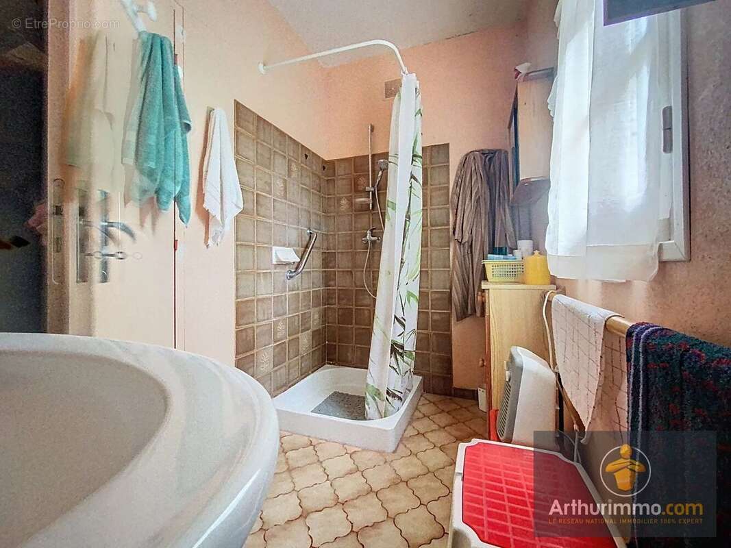 Maison à SAINT-CHAMASSY