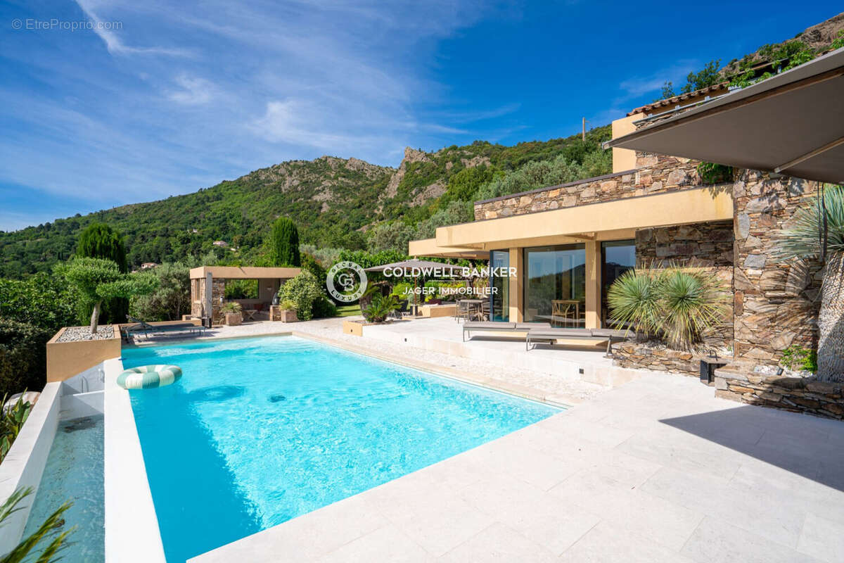 Maison à LA GARDE-FREINET