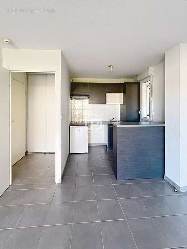 Appartement à PINS-JUSTARET