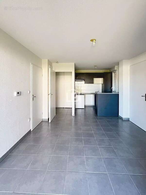 Appartement à PINS-JUSTARET