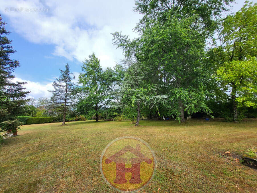 Maison à SAINT-JUNIEN