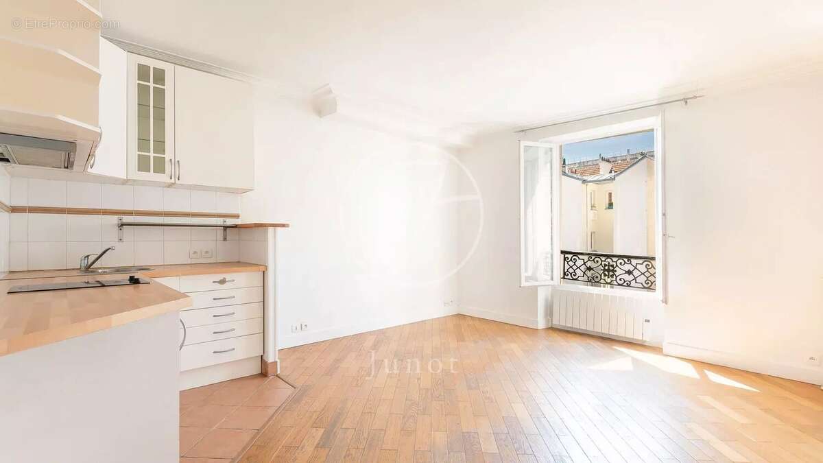 Appartement à PARIS-18E