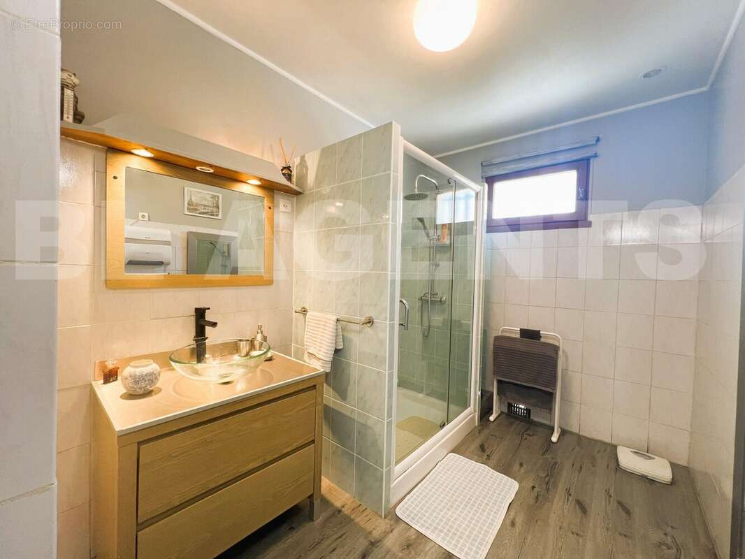 SDB - Maison à SAINT-CHRISTOL-LES-ALES