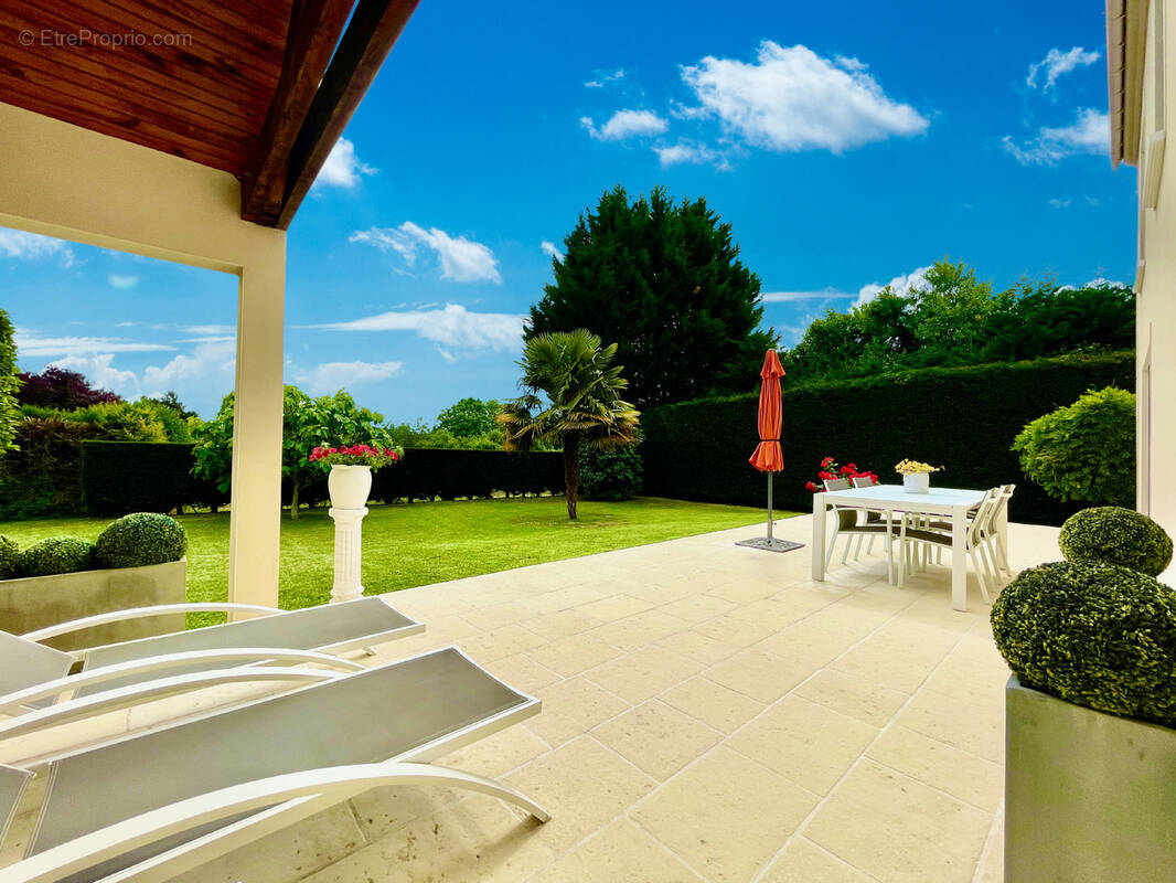terrasse - Maison à CONCHES-SUR-GONDOIRE