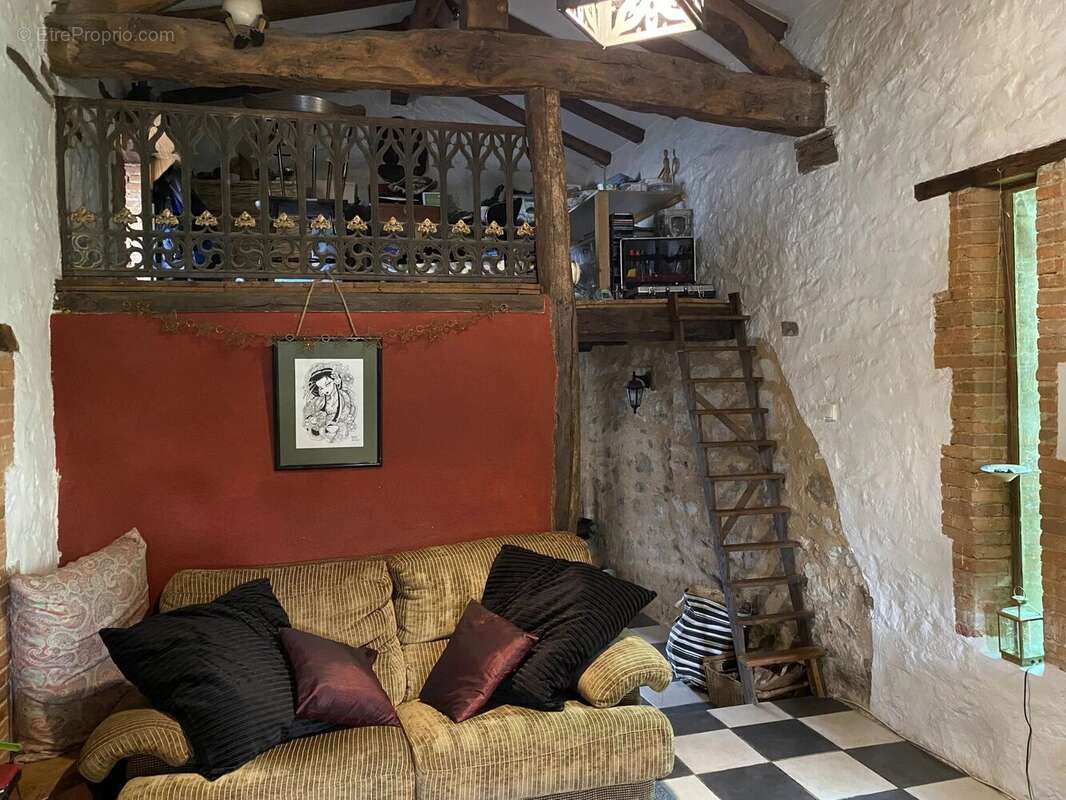 Maison à SAINT-MARTIAL-SUR-ISOP