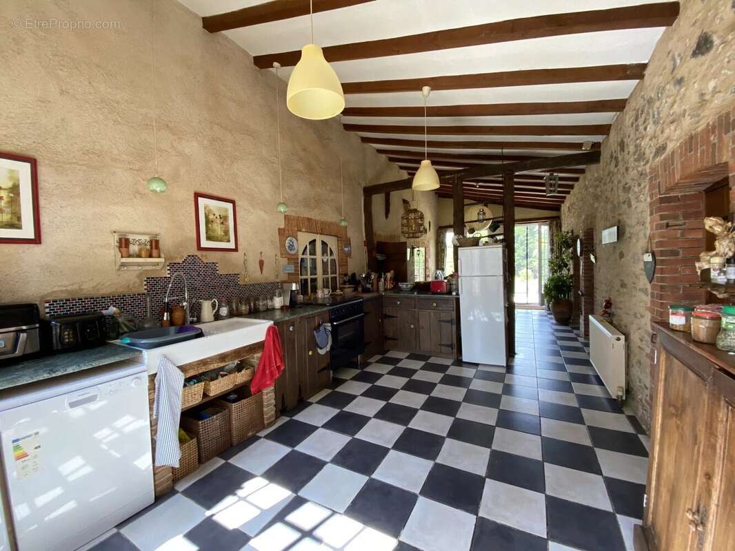 Maison à SAINT-MARTIAL-SUR-ISOP