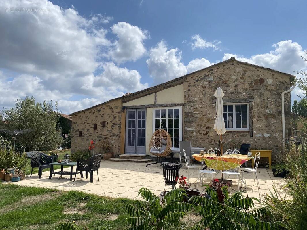 Maison à SAINT-MARTIAL-SUR-ISOP