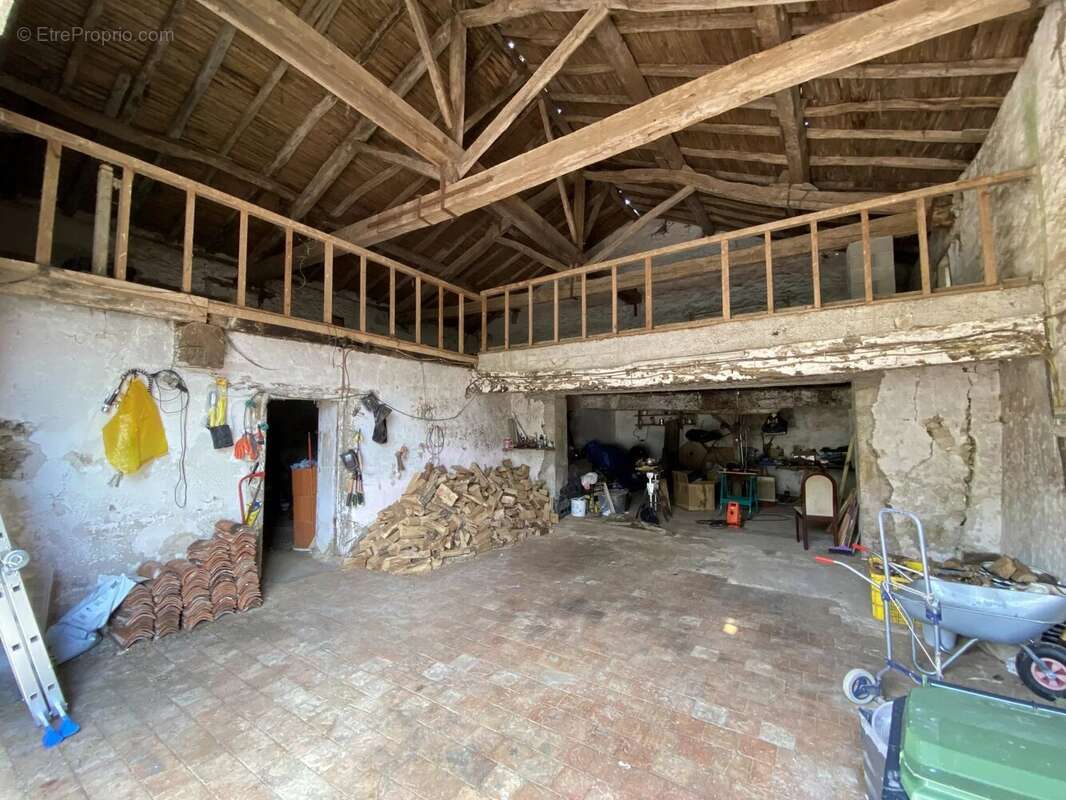 Maison à SAINT-MARTIAL-SUR-ISOP