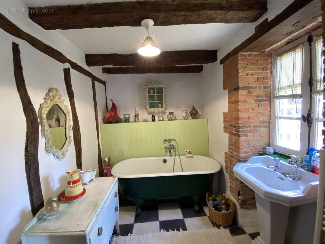 Maison à SAINT-MARTIAL-SUR-ISOP