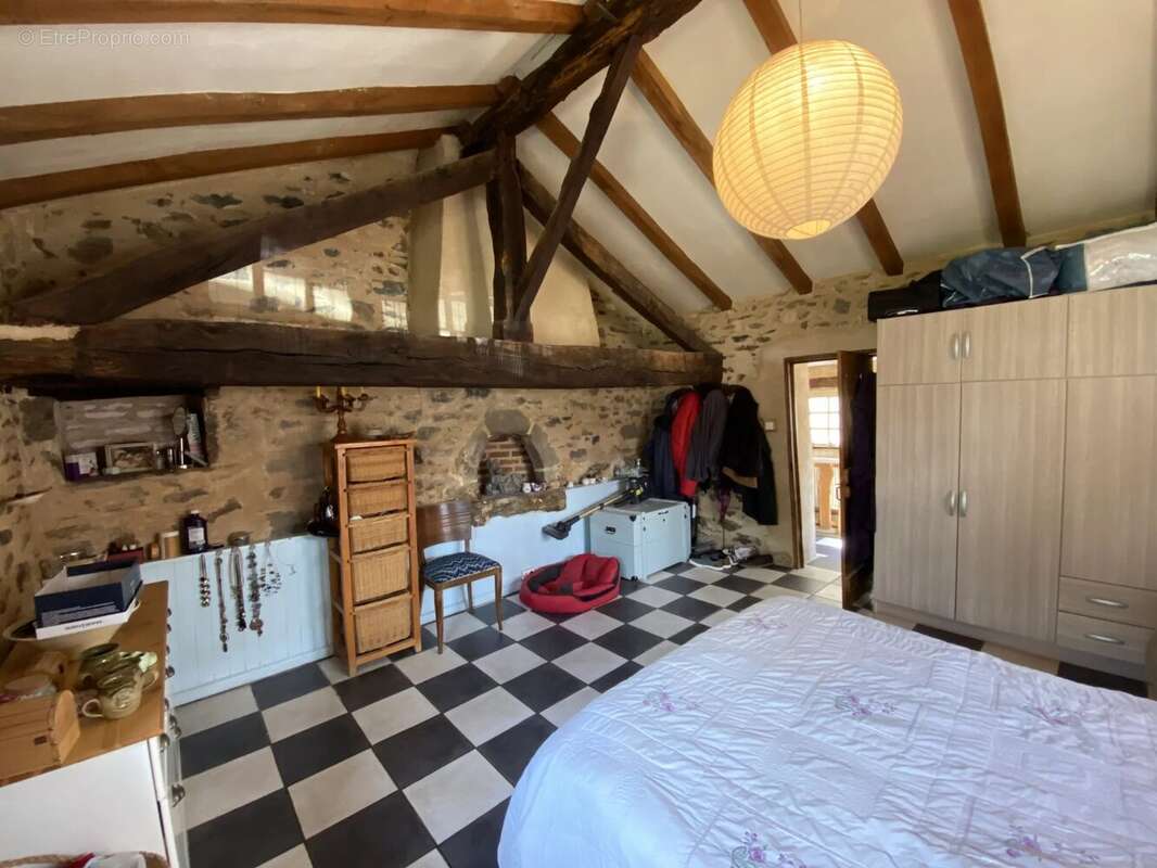 Maison à SAINT-MARTIAL-SUR-ISOP