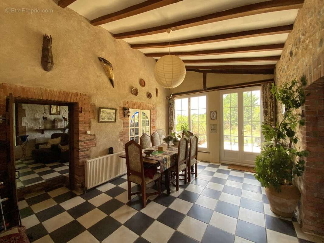 Maison à SAINT-MARTIAL-SUR-ISOP