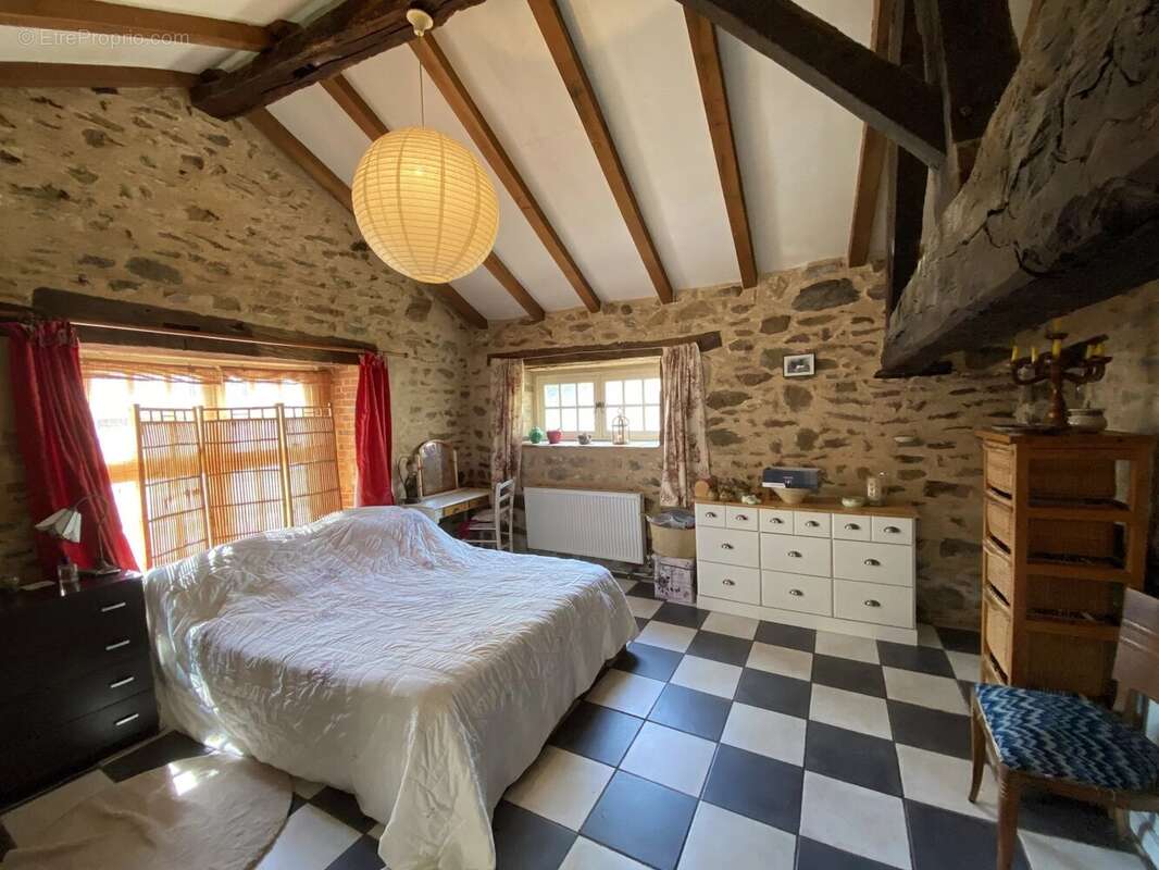 Maison à SAINT-MARTIAL-SUR-ISOP