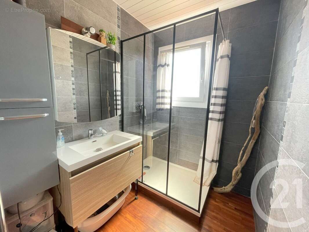 Maison à SAINT-MEDARD-D'EYRANS