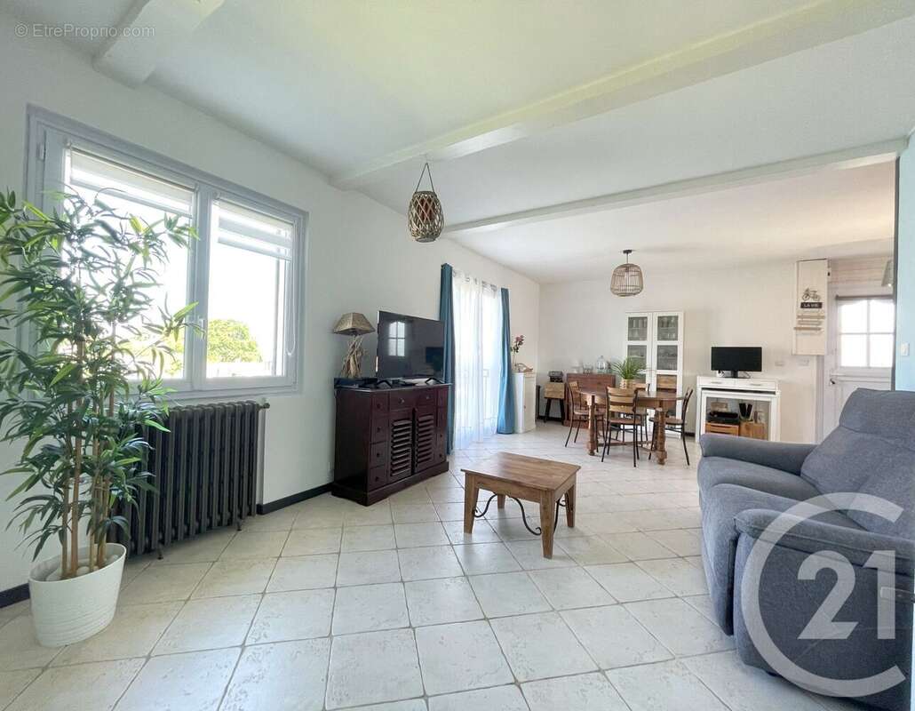 Maison à SAINT-MEDARD-D'EYRANS