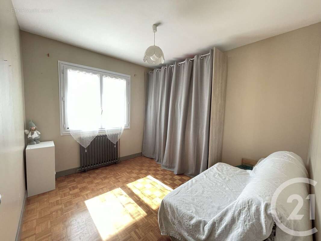 Maison à SAINT-MEDARD-D'EYRANS