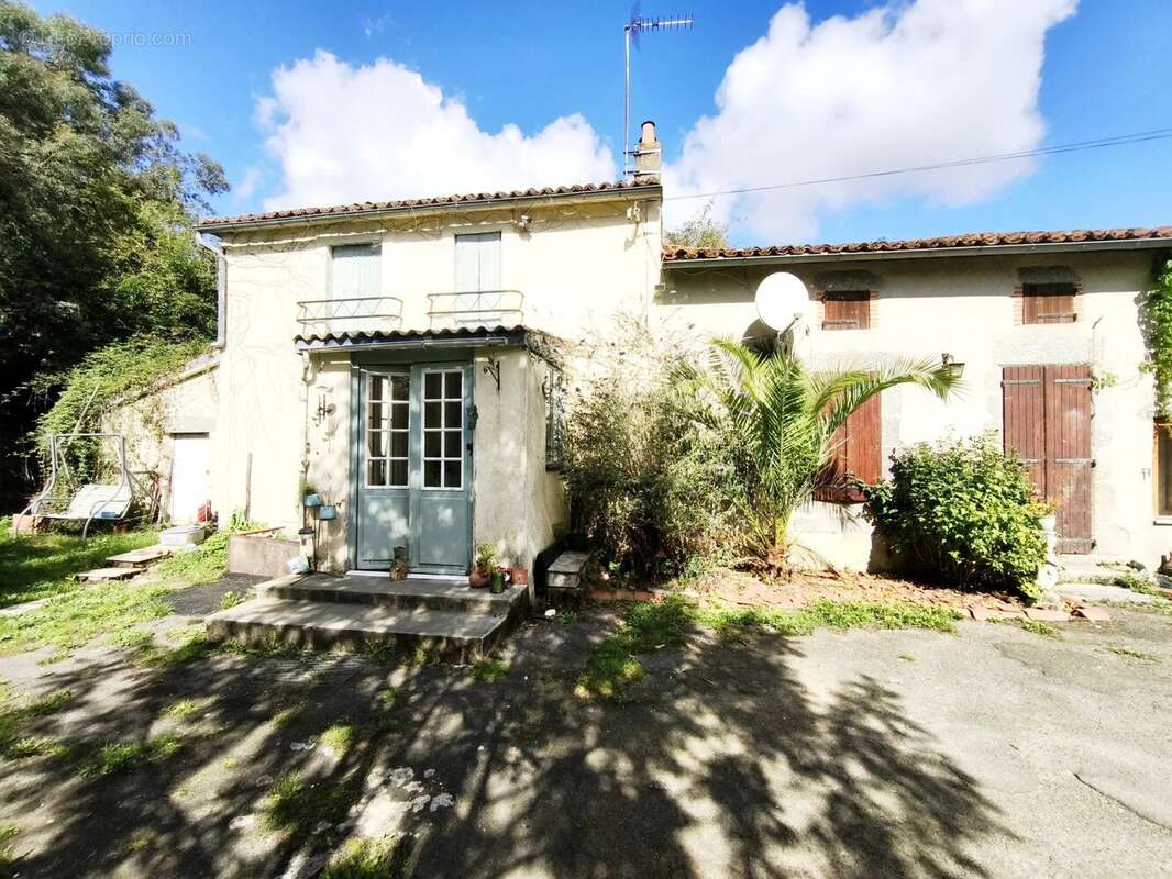 Maison à MONCOUTANT