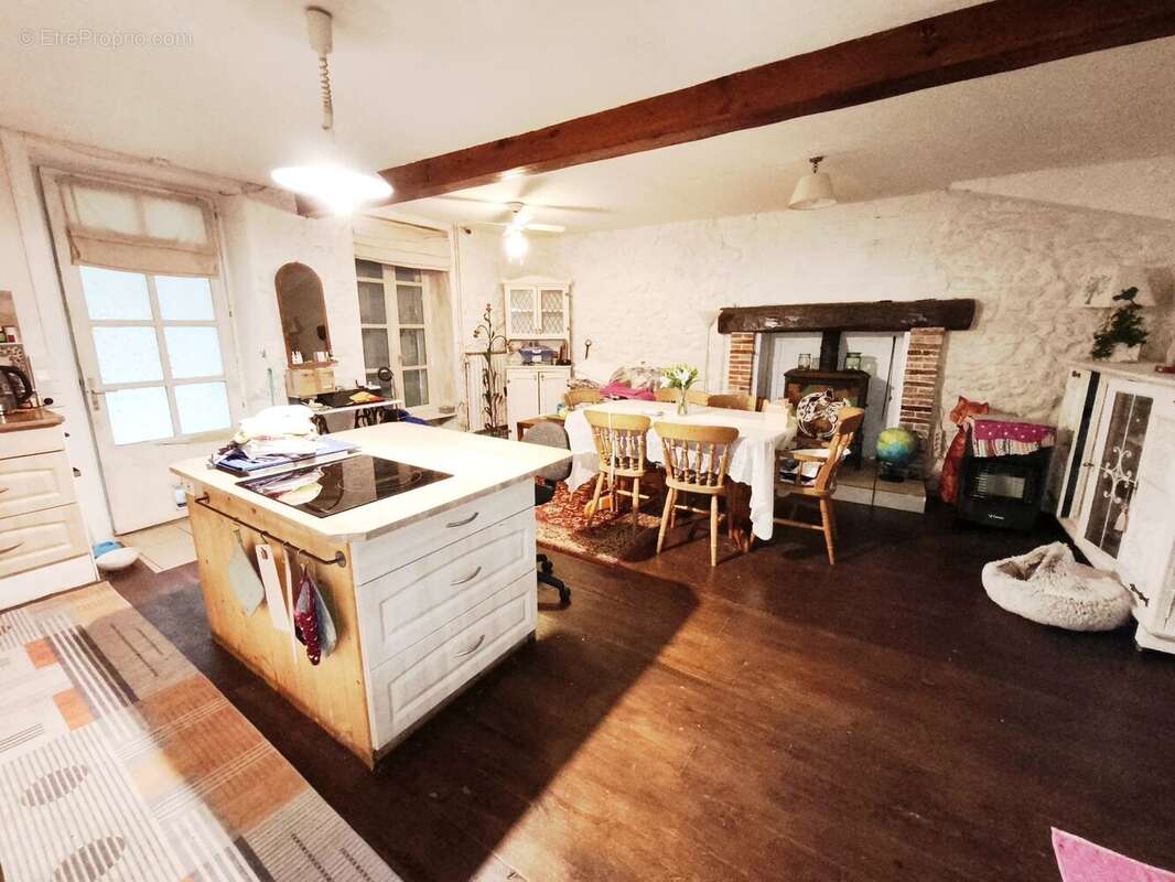 Maison à MONCOUTANT