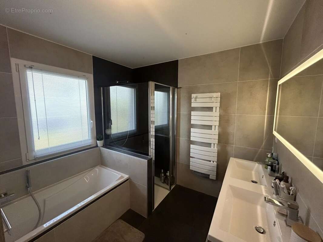 Maison à LA TALAUDIERE