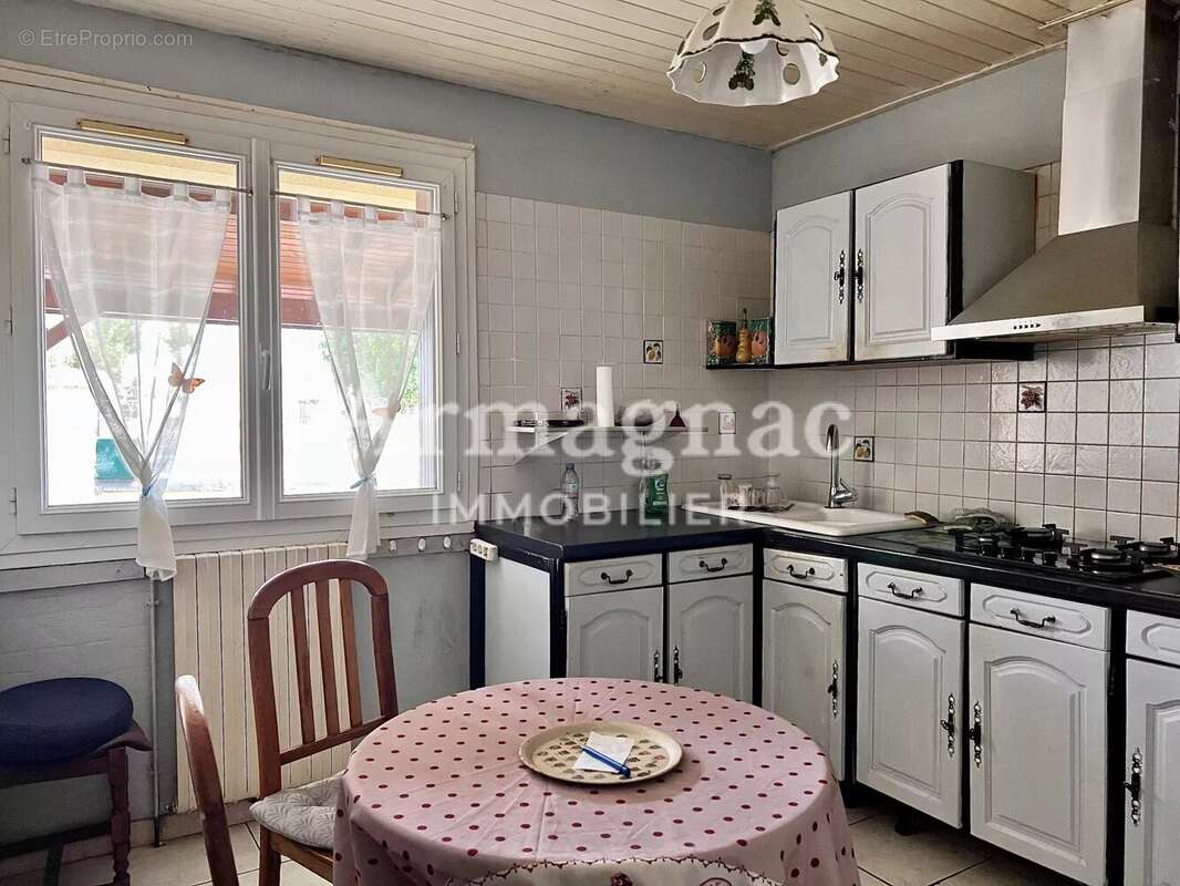 Maison à VIC-FEZENSAC