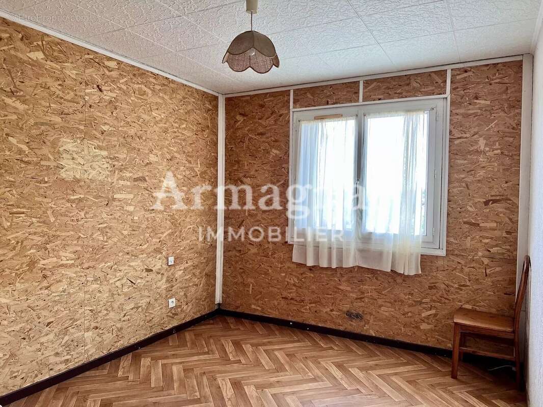 Maison à VIC-FEZENSAC