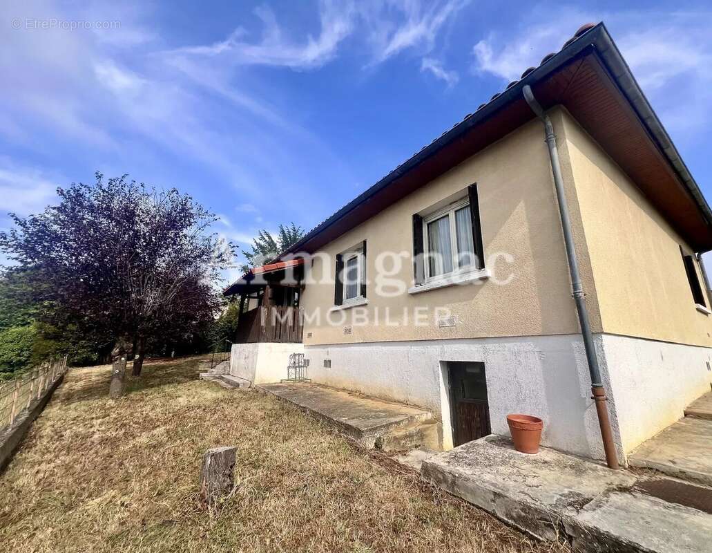 Maison à VIC-FEZENSAC