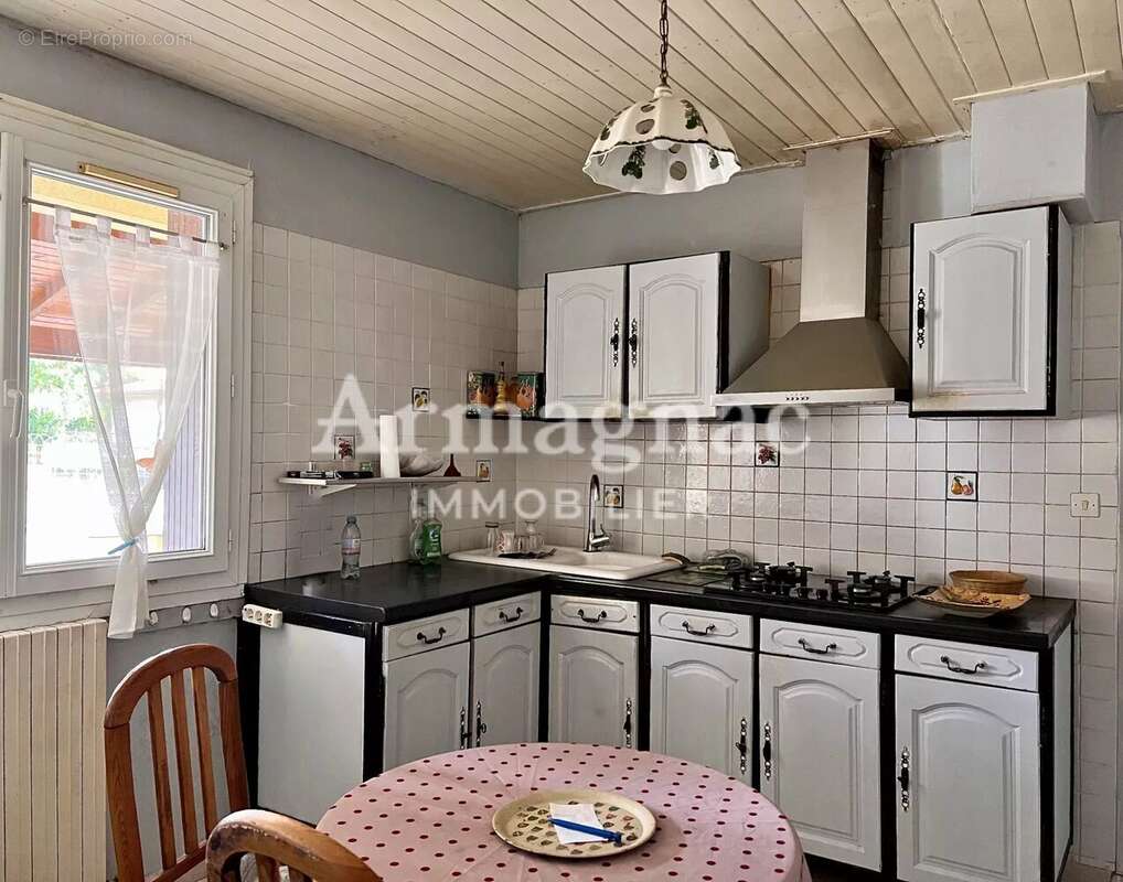 Maison à VIC-FEZENSAC