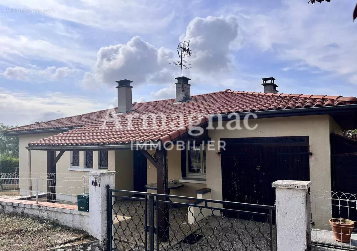 Maison à VIC-FEZENSAC