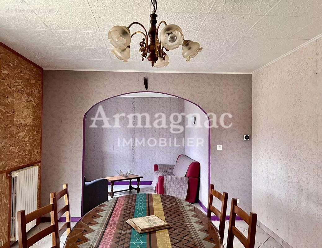 Maison à VIC-FEZENSAC