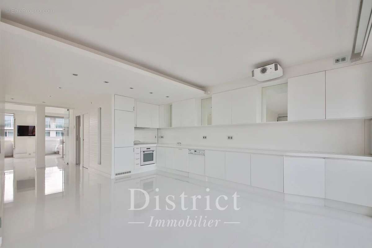 Appartement à PARIS-7E