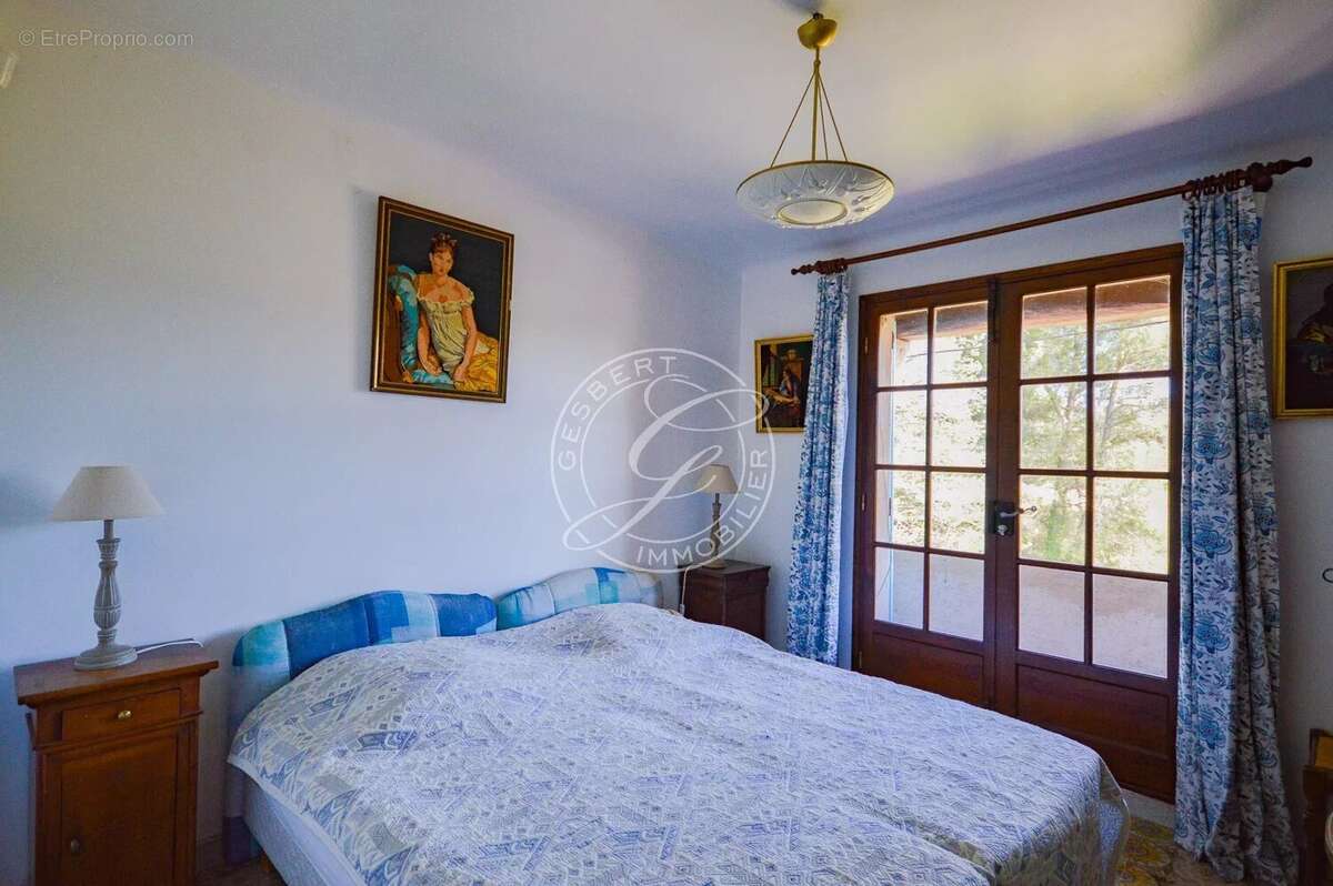 Maison à SILLANS-LA-CASCADE