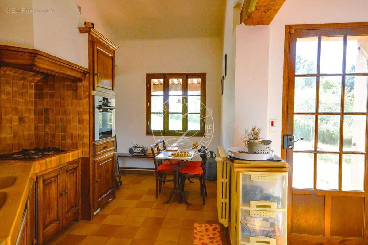 Maison à SILLANS-LA-CASCADE