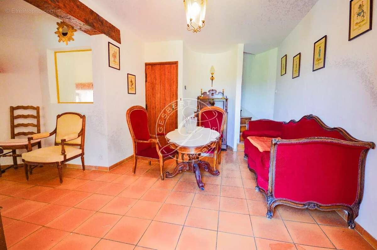 Maison à SILLANS-LA-CASCADE