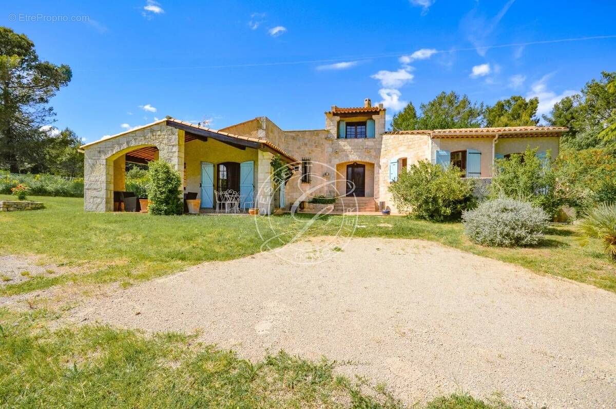 Maison à SILLANS-LA-CASCADE