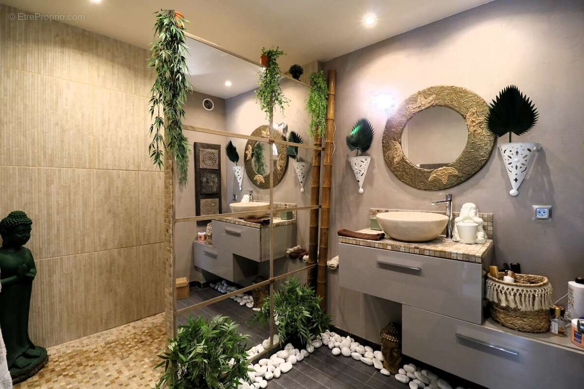 Appartement à MARSEILLE-9E