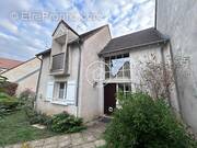 Maison à LA CHAUSSEE-SAINT-VICTOR