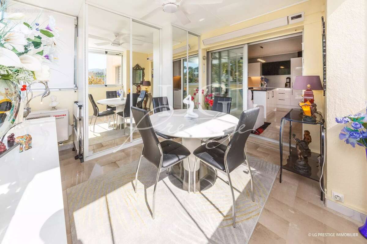 Appartement à MANDELIEU-LA-NAPOULE