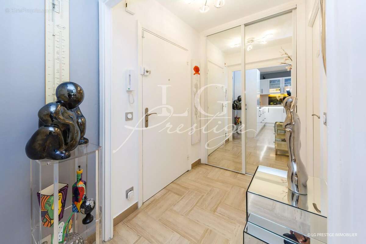 Appartement à MANDELIEU-LA-NAPOULE