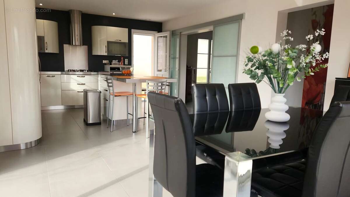 Maison à AZAY-LE-RIDEAU