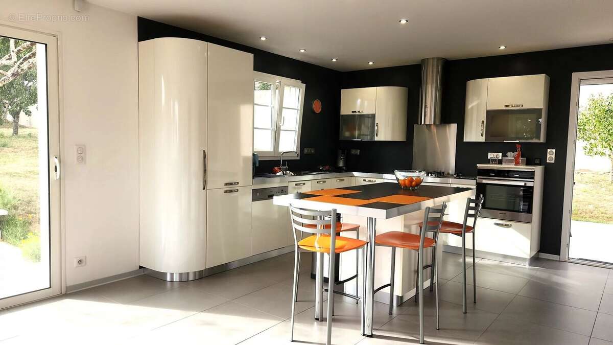 Maison à AZAY-LE-RIDEAU