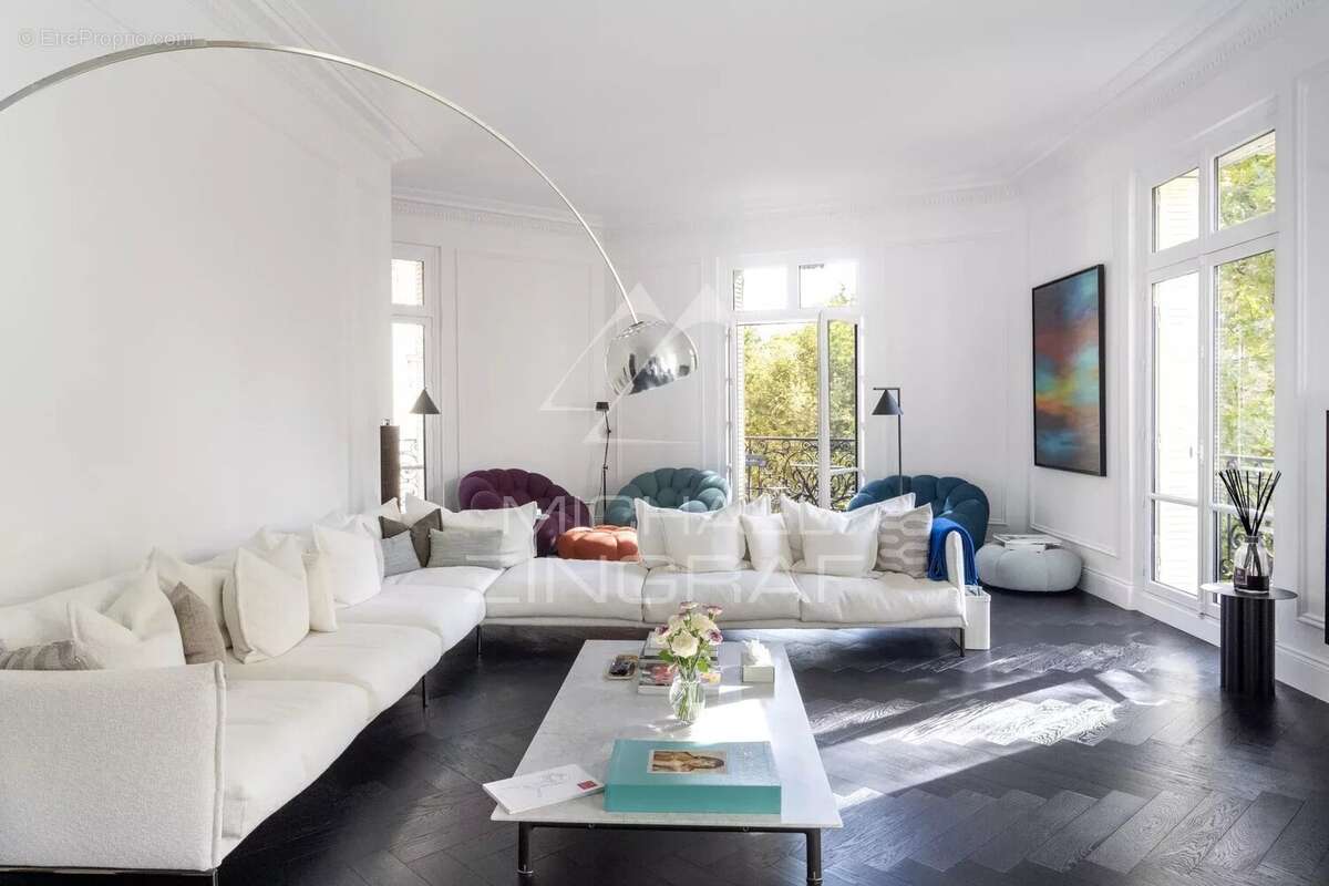 Appartement à PARIS-16E