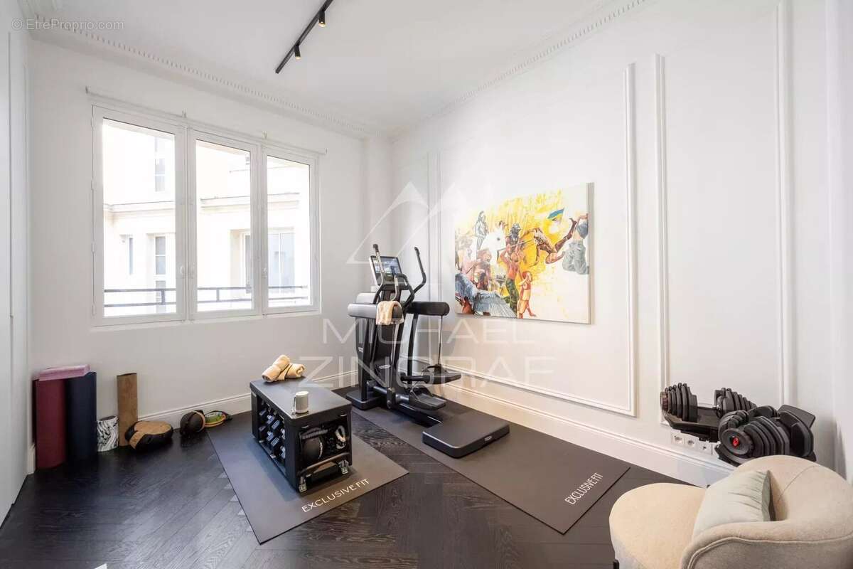 Appartement à PARIS-16E