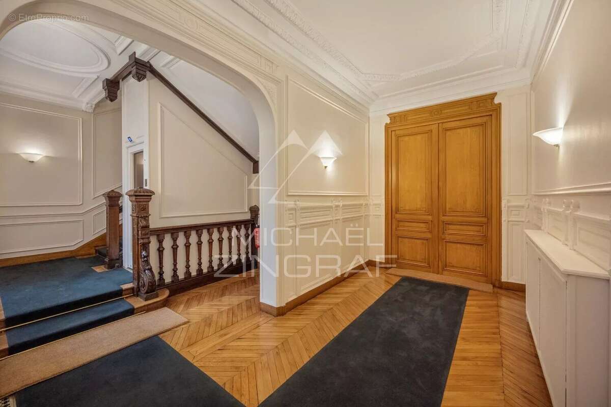 Appartement à PARIS-16E