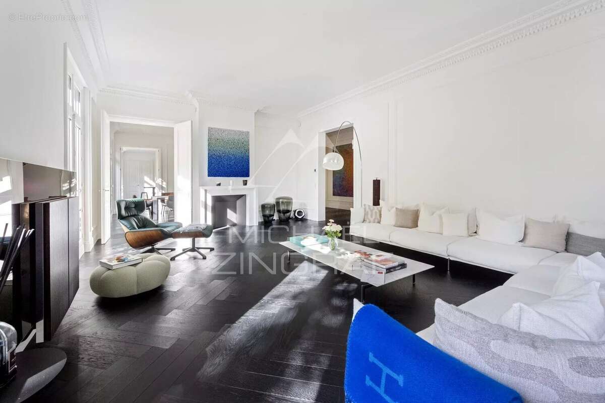 Appartement à PARIS-16E